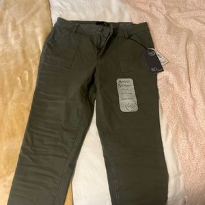 Army green pants brand 1822 NWT